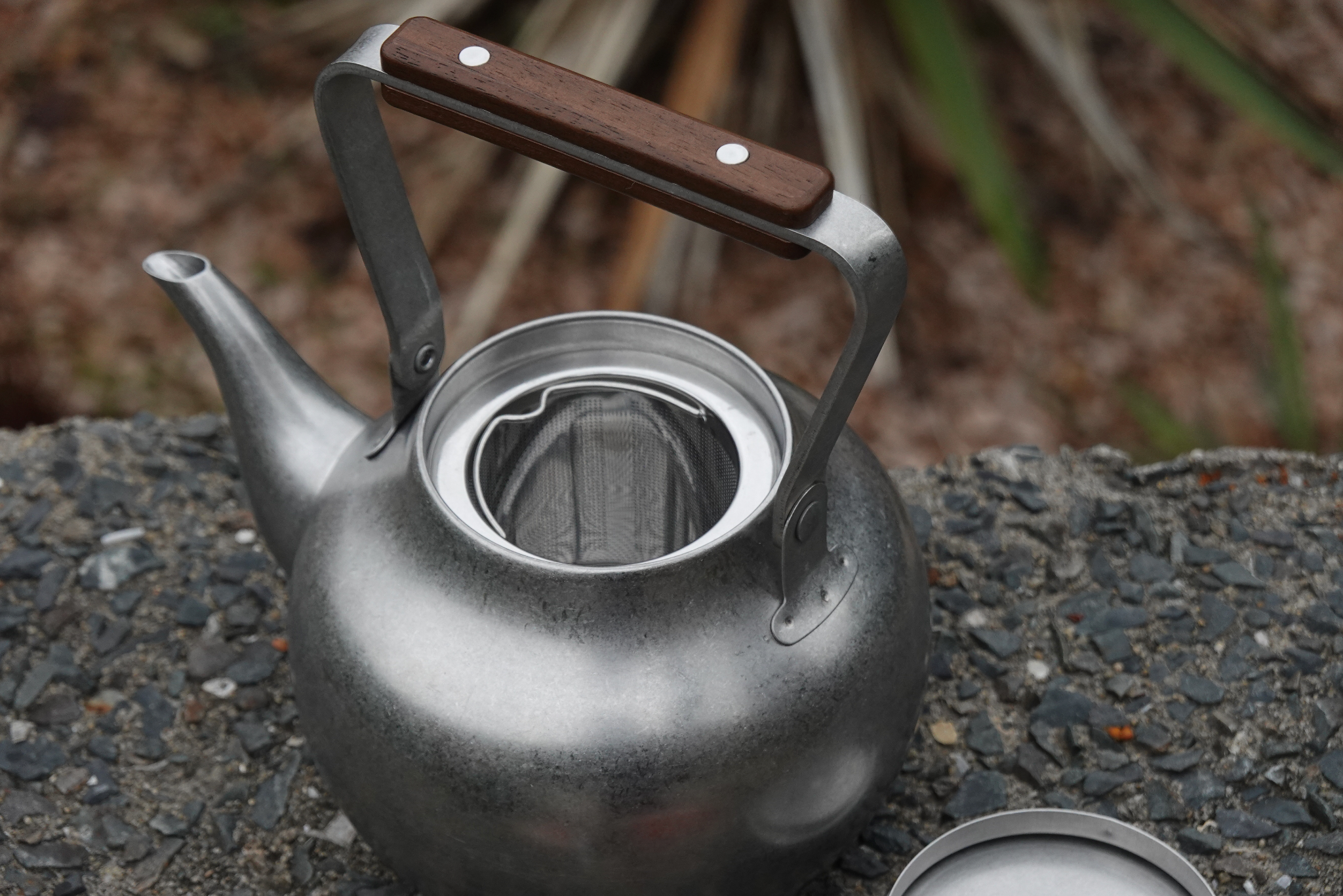 Retro-Teekanne Edelstahl mit Sieb · Klassisches Design - Ansicht 5