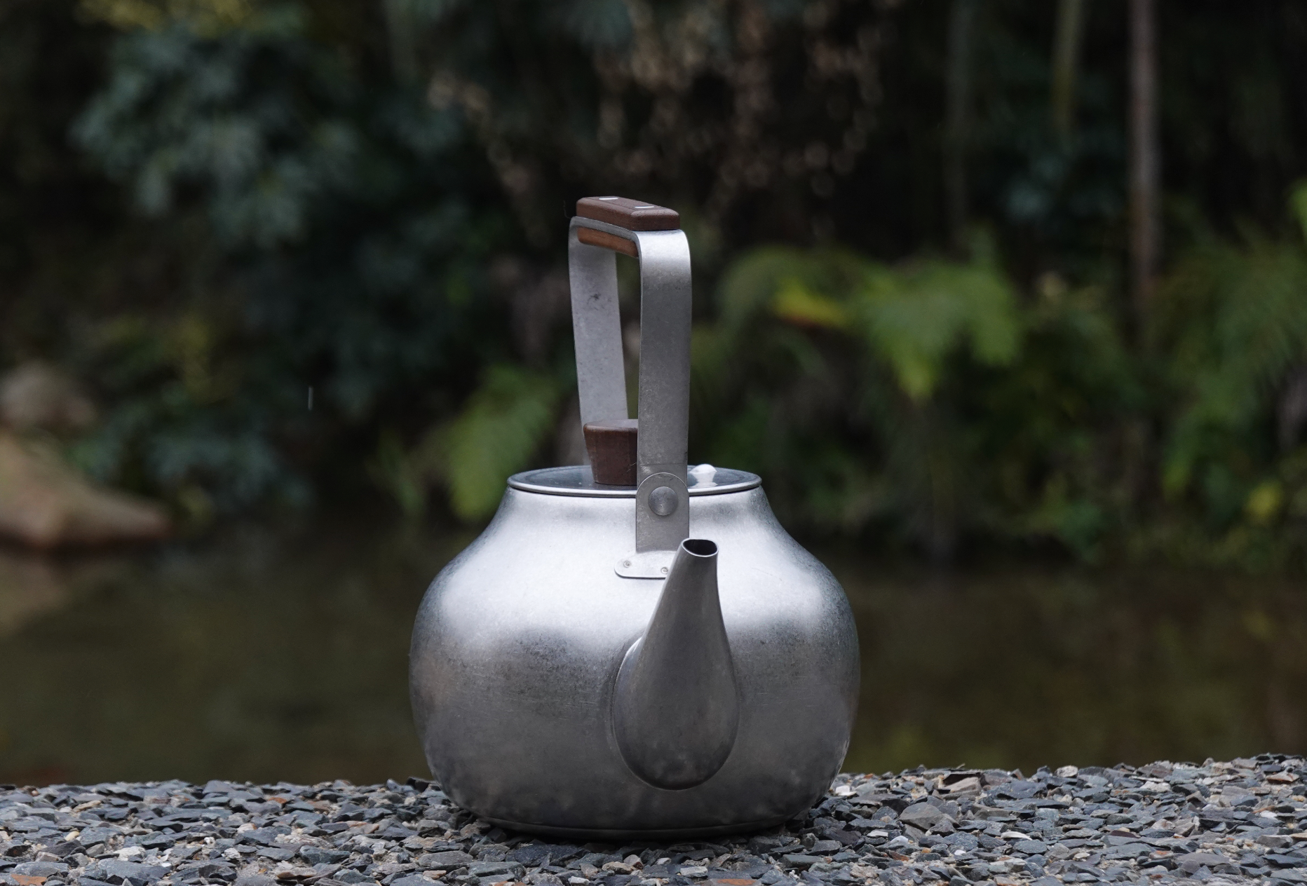 Retro-Teekanne Edelstahl mit Sieb · Klassisches Design - Ansicht 2