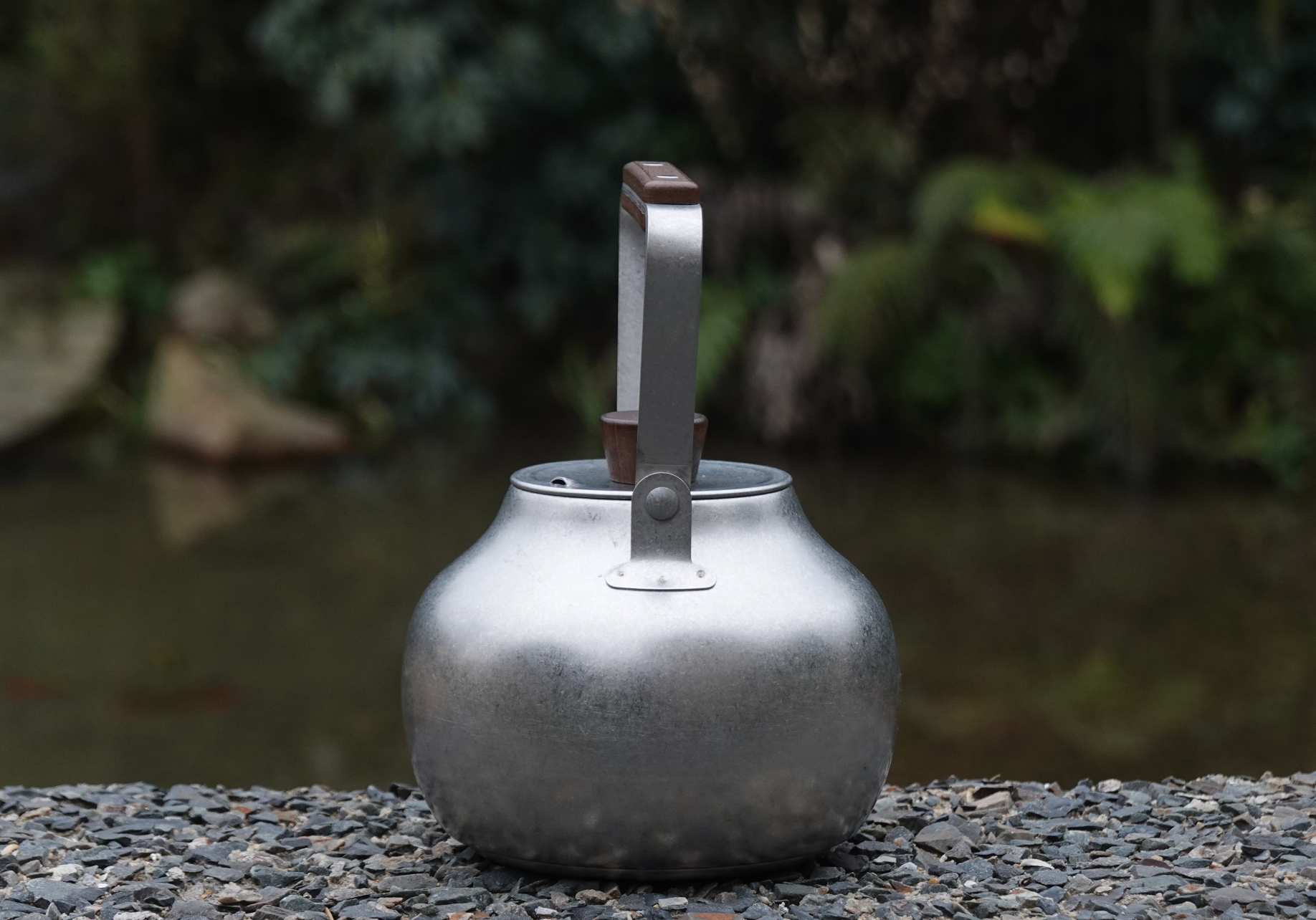 Retro-Teekanne Edelstahl mit Sieb · Klassisches Design - Ansicht 3