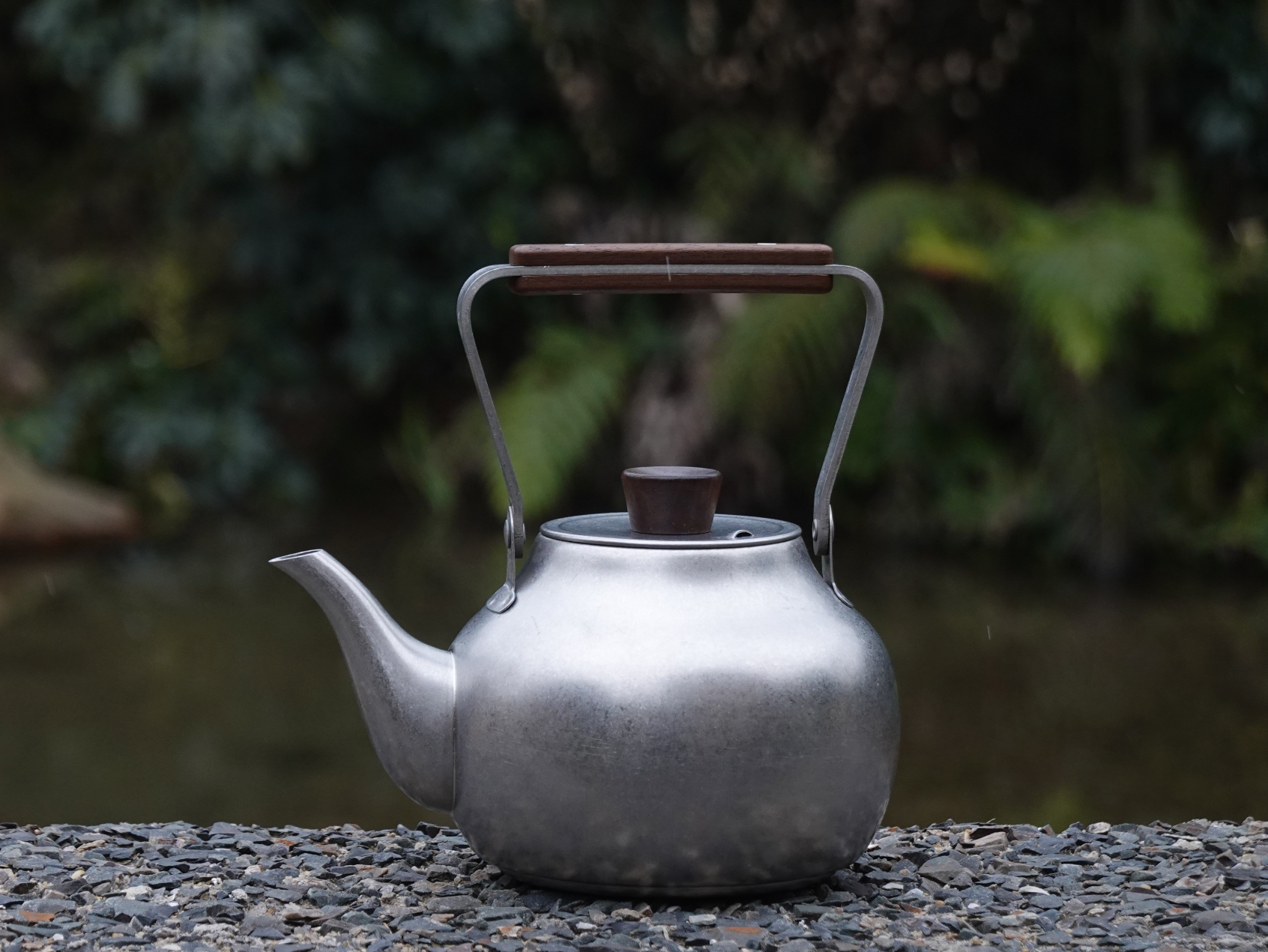 Retro-Teekanne Edelstahl mit Sieb · Klassisches Design - Ansicht 1